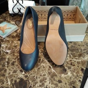 Size 6.5 Navy leather Clarks Heels